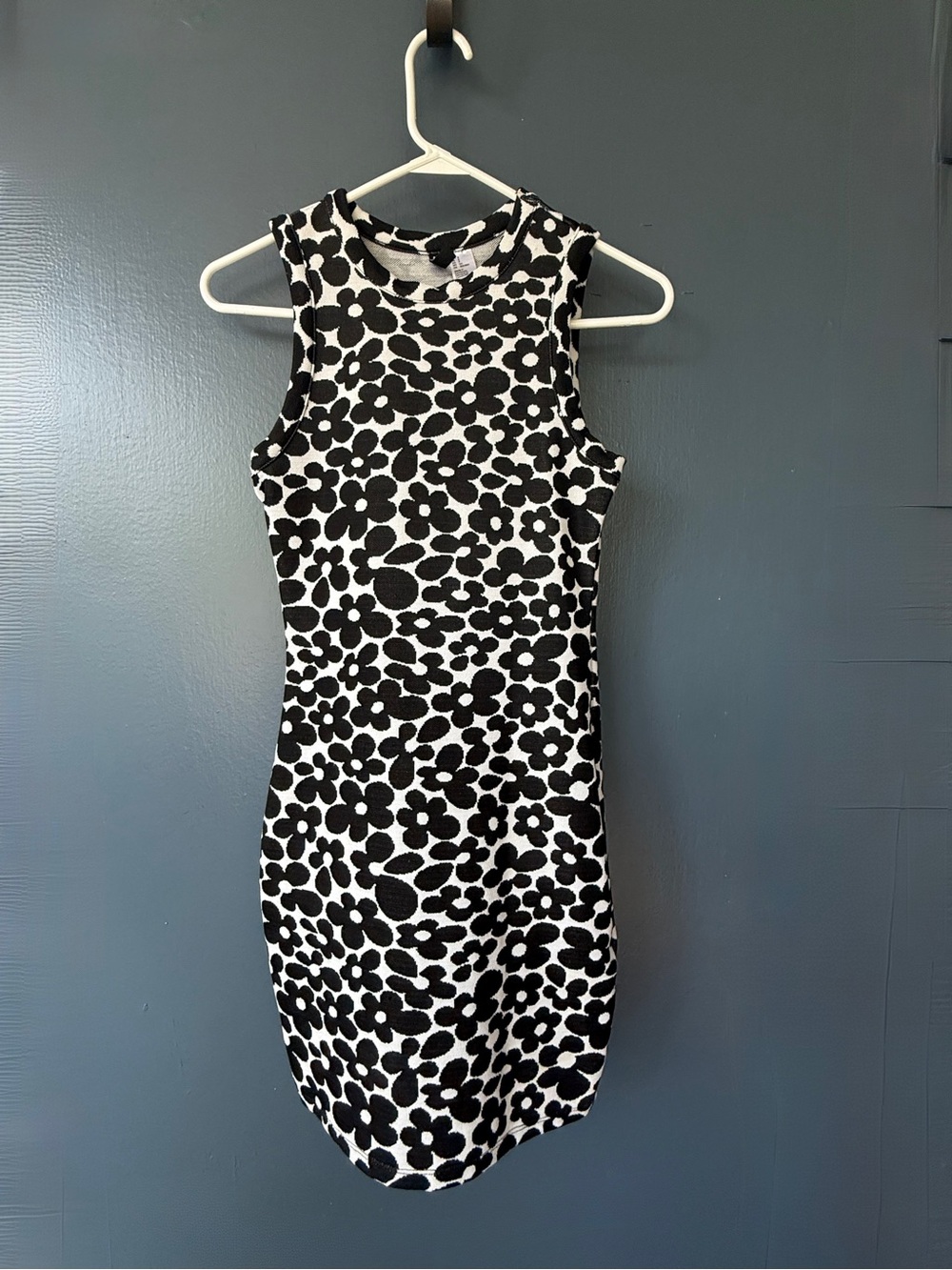 Divided bodycon retro floral print.
